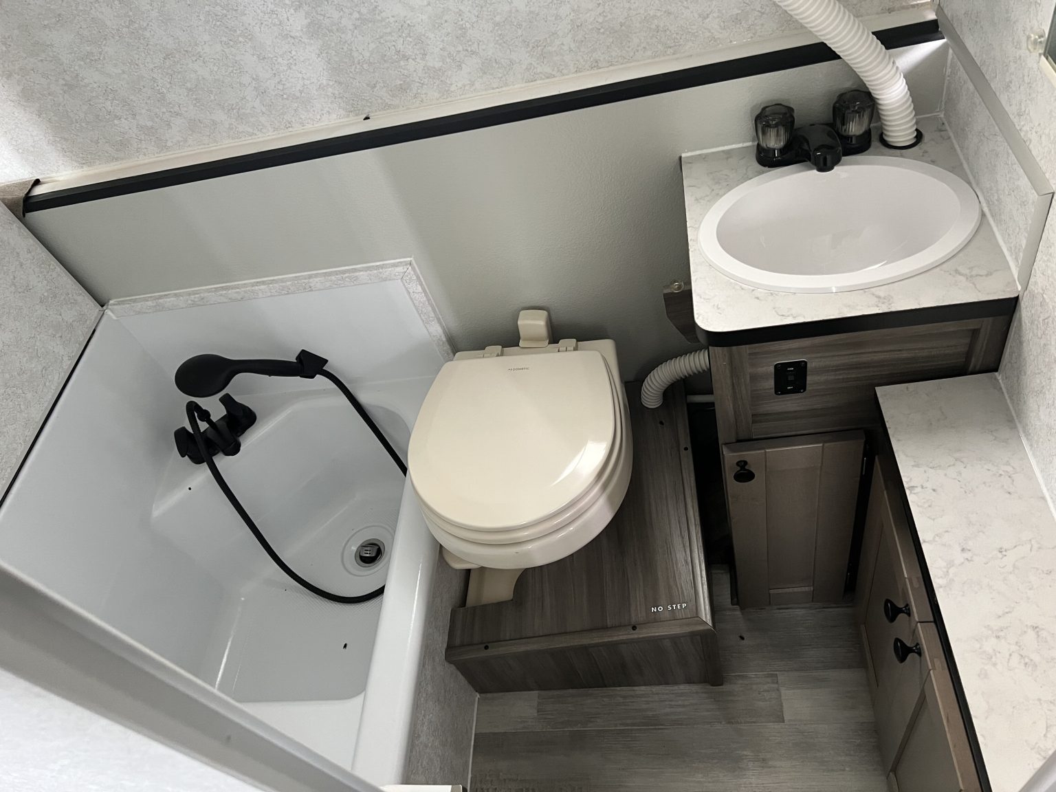 2024 TrailManor 2720QS Wise Trailer Sales